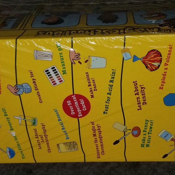 Young Scientists Club The Magic School Bus Chemistry Lab New - Picture 3 of 3